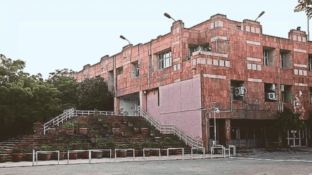 जंतर-मंतर प्रदर्शन से दूर रहने की JNU की सलाह, IIT रुड़की और DU के बाद जारी की एडवाइजरी